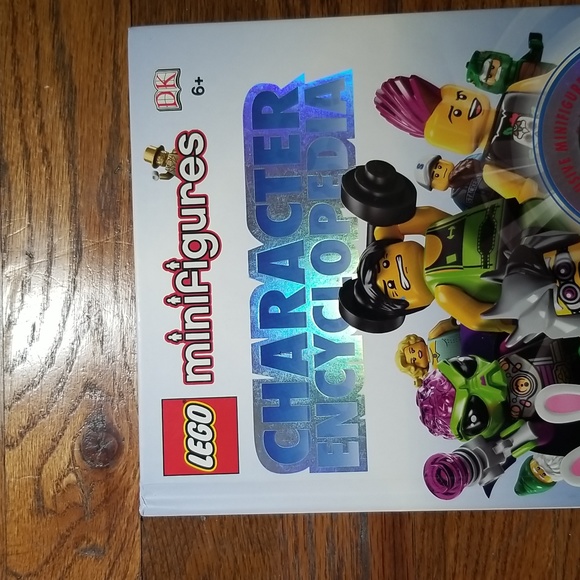 Lego Minifigures Character Encyclopedia Book - Picture 2 of 8